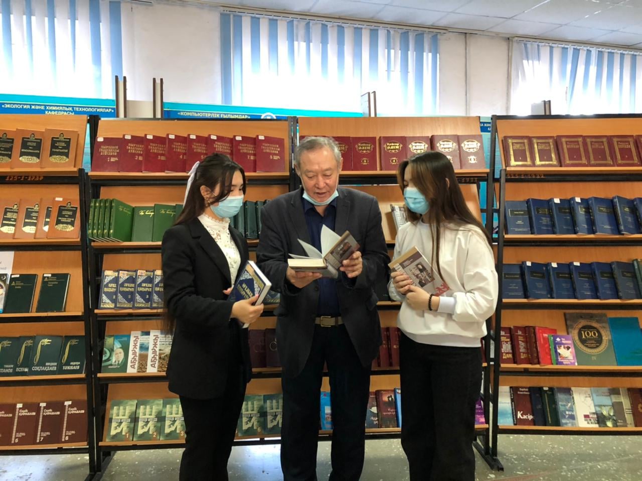 Сіз қазір қарап жатырсыз ТӘУЕЛСІЗДІК КЕЗЕҢІНДЕГІ ҚАЗАҚ ПРОЗАСЫ ЖӘНЕ ПОЭЗИЯСЫ